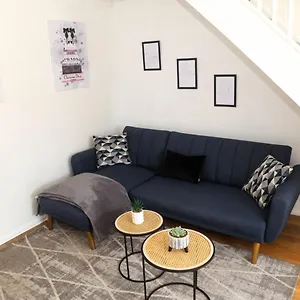  Holiday home Luxe Cosy&spacious 2 Bed House - Super Fast Wi-fi & Private Parking Near Glo Airport & Cheltenham Racecourse
